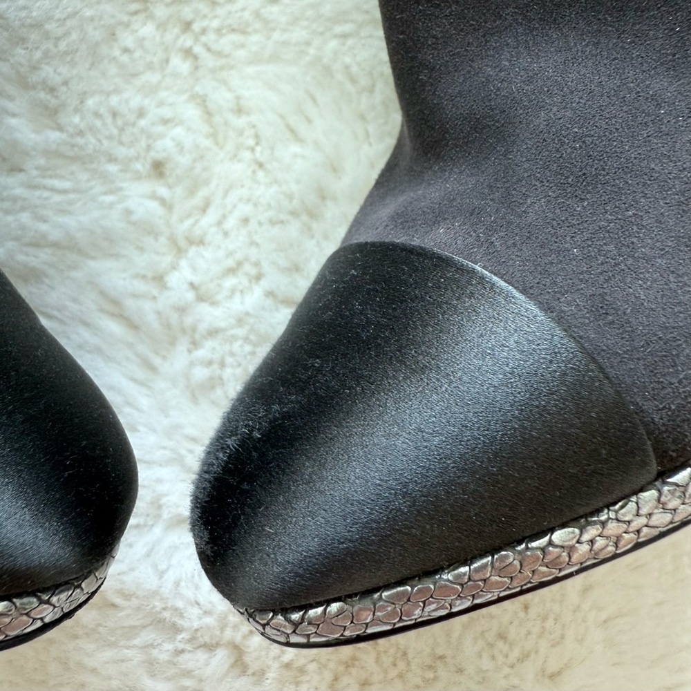 CHANEL women suede dark grey boots size 38 EU Authentic Retail 1750$ - Picture 3 of 12